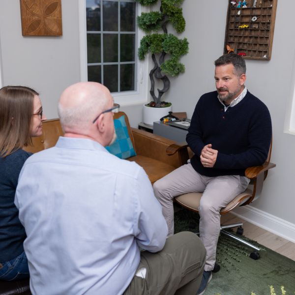 David Paul, a licensed therapist in session with parents at Cabush, Paul & Associates.