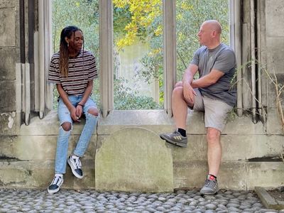 Joe Cabush in a therapy session with teens in Fairfax VA