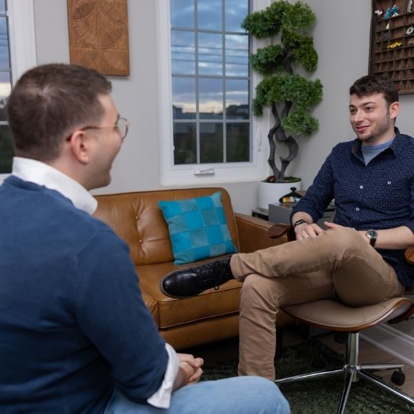 aaron-sterling-in-session-licensed-therapist-in-fairfax-va